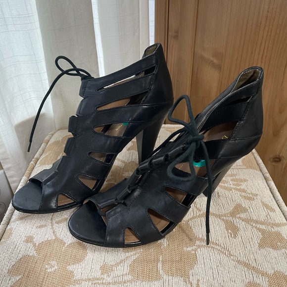 BCBG lace up heels - Picture 4 of 4